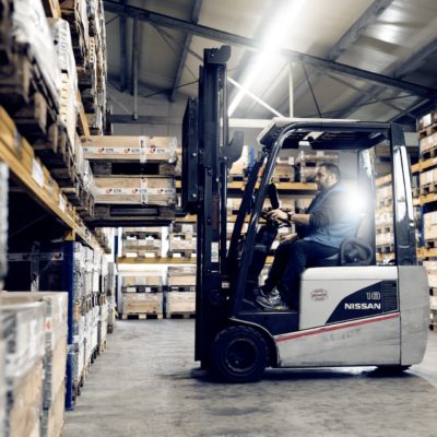 Employees of GTR Gusstechnik forklift truck castings after incoming goods inspection in warehouse